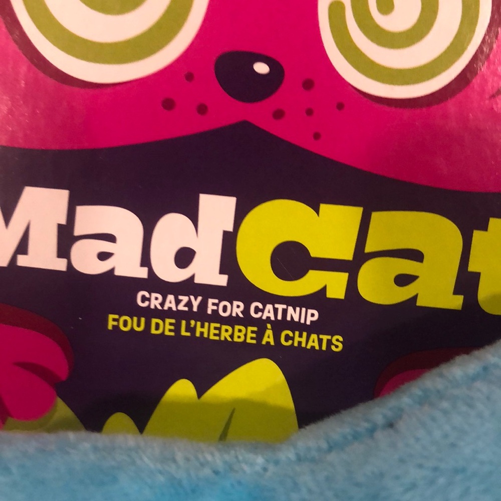 Mad Cat Blue Shark Cat Toy - Picture 3 of 7